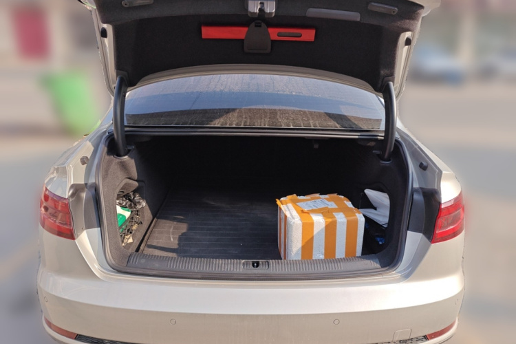 奥迪A4L 2018款 30周年年型 40 TFSI 时尚型中控内饰23