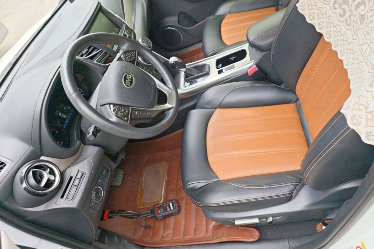 比亚迪 宋 2016款 2.0TID 自动尊贵型局部细节19