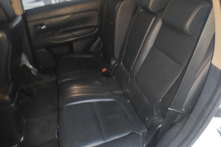 三菱 欧蓝德 2018款 2.4L 四驱豪华版 7座中控内饰21