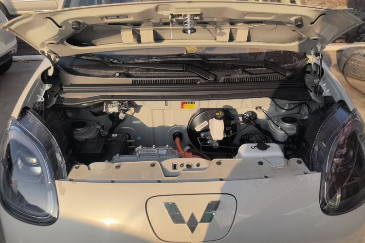 五菱汽车 宏光MINIEV 2025款 四门版 进阶款机舱底盘24