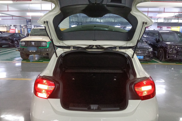 奔驰A级(进口) 2015款 A 180 标准型局部细节23