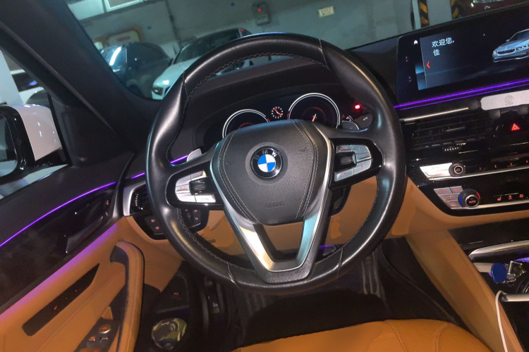 宝马5系 2018款 改款 530Li 领先型 M运动套装中控内饰13