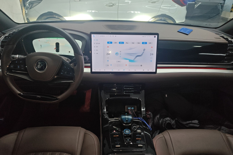 比亚迪 汉 2024款 EV 荣耀版 605KM前驱尊贵型中控内饰12