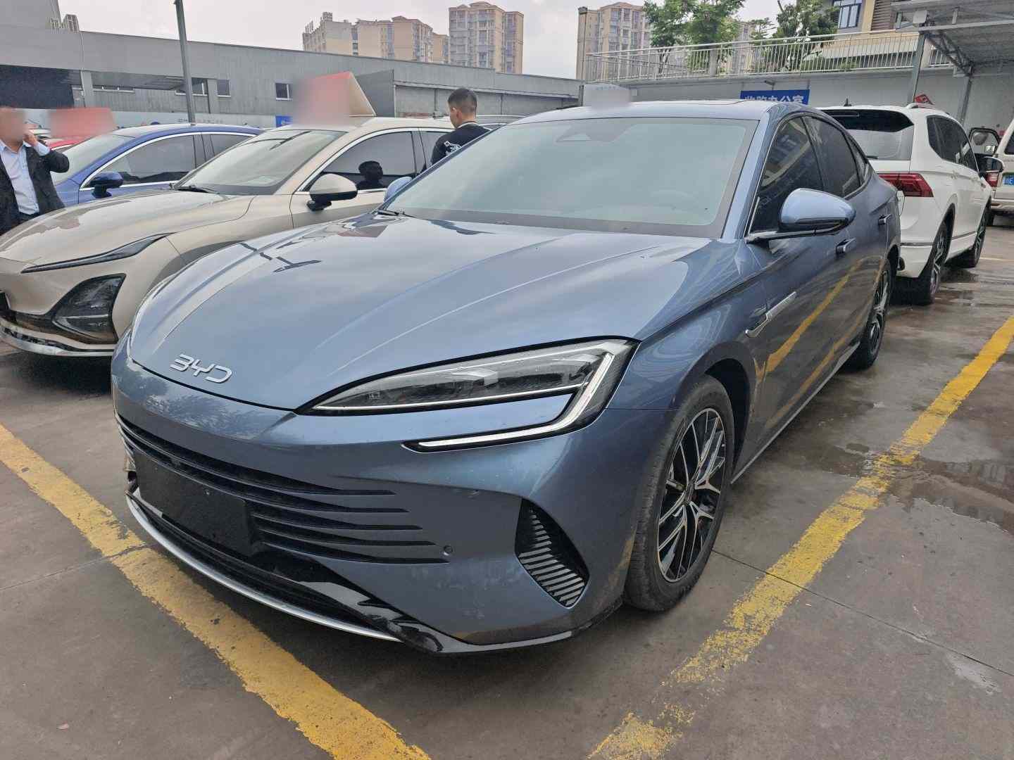 比亚迪 海豹 2024款 荣耀版 DM-i 1.5L 121km 尊贵型(2)