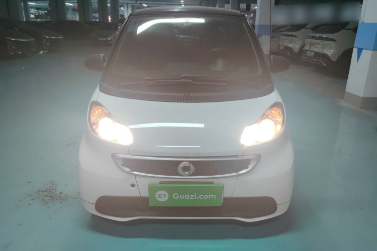 smart fortwo 2012款 1.0 MHD 硬顶舒适版车身外观2