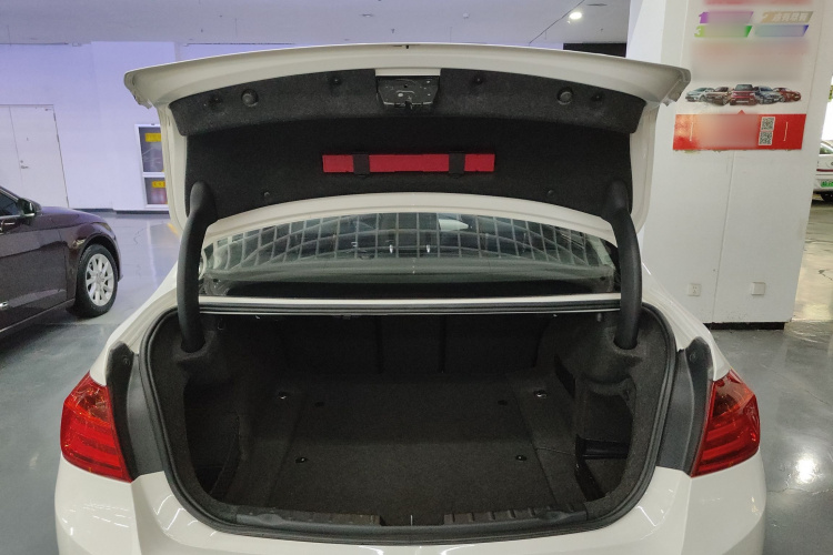 宝马3系 2015款 316Li 时尚型机舱底盘23