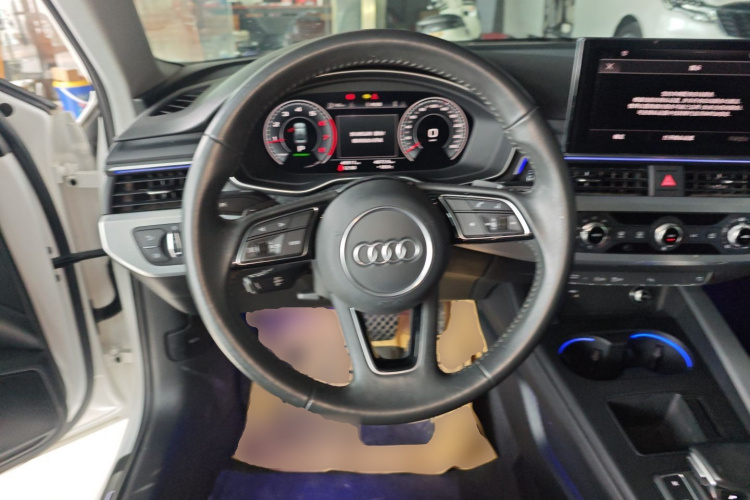 奥迪A4L 2020款 40 TFSI 时尚动感型中控内饰13