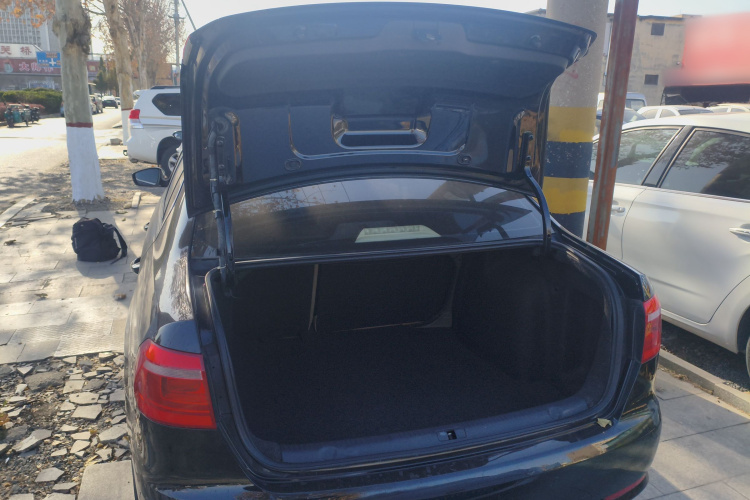 大众 朗逸 2013款 改款经典 1.6L 自动舒适版机舱底盘23