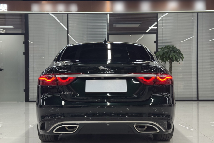 捷豹XFL 2022款 XFL 2.0T P250 两驱精英运动版局部细节19