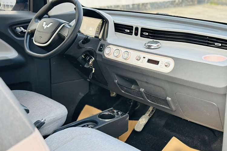 五菱汽车 宏光MINIEV 2021款 马卡龙时尚款 三元锂中控内饰7008