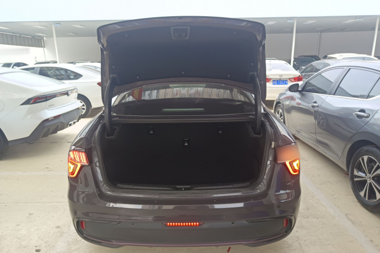 领克03 2018款 1.5TD DCT型Pro版 国V机舱底盘23