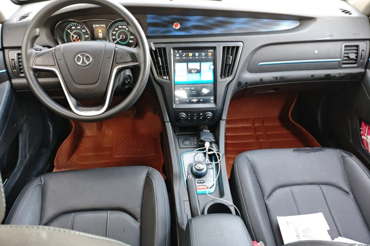 北汽新能源EU 2018款 EU快换乐途版中控内饰7002