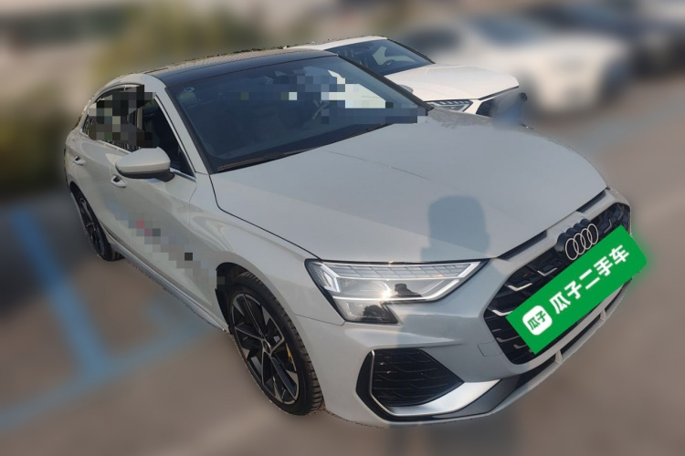 奥迪A3 2025款 A3L Limousine 35TFSI 飞驰尊享型车身外观3