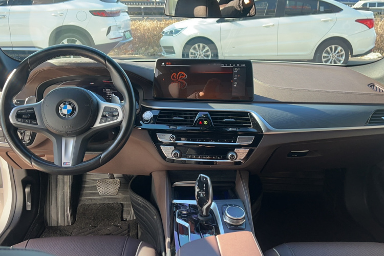 宝马5系 2022款 改款二 530Li 领先型 M运动套装中控内饰7003