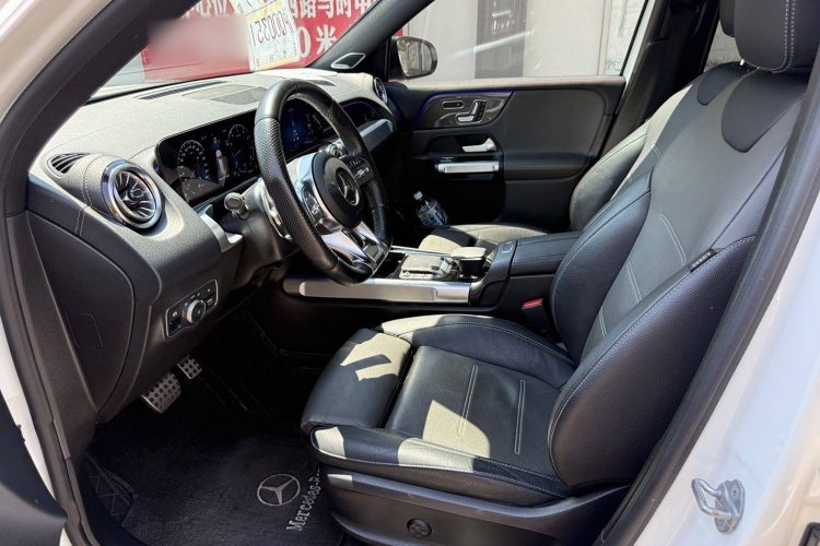 奔驰GLB AMG 2021款 改款 AMG GLB 35 4MATIC中控内饰7003