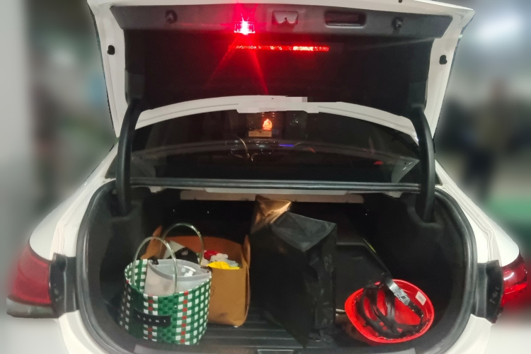 奔驰A级 2020款 改款二 A 180 L 运动轿车局部细节23