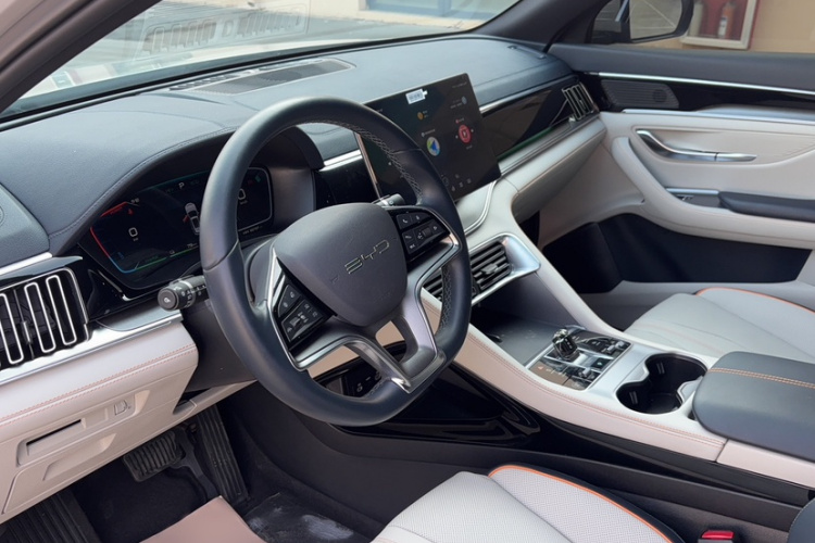 比亚迪 宋PLUS新能源 2023款 冠军版 DM-i 110KM 旗舰PLUS中控内饰7001