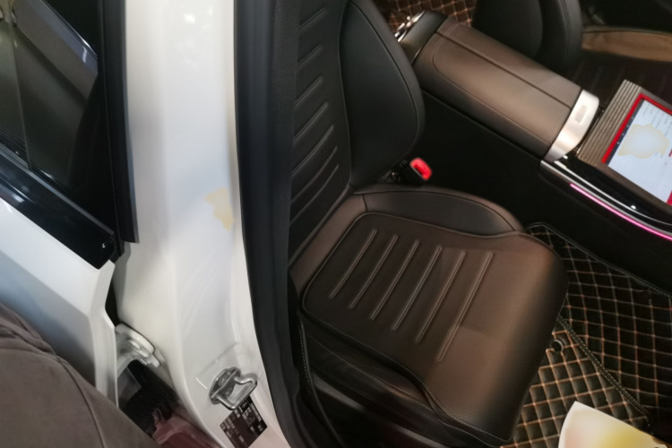 奔驰C级 2022款 改款 C 260 L 运动版局部细节41