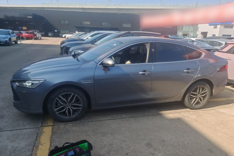 比亚迪 秦PLUS 2021款 DM-i 55KM 旗舰型车身外观4