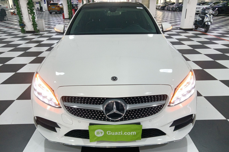 奔驰C级 2019款 C 260 L 运动版车身外观2