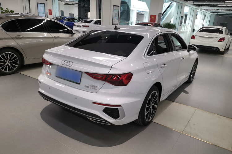 奥迪A3 2022款 A3L Limousine 35 TFSI 进取运动型车身外观7