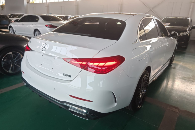 奔驰C级 2024款 改款 C 260 L 运动版车身外观7