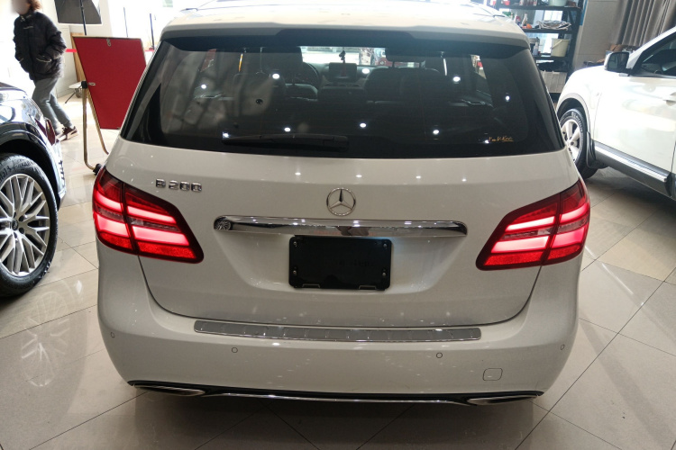 奔驰B级 2015款 B 200 时尚型车身外观6