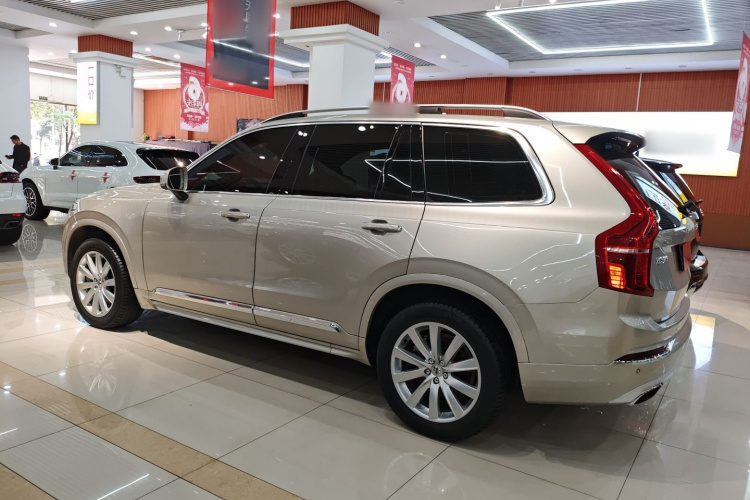 沃尔沃XC90 2018款 T6 智逸版 7座车身外观4