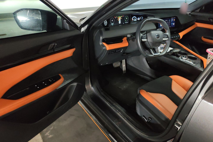 长安UNI-V 2023款 2.0T 锋速版中控内饰7003