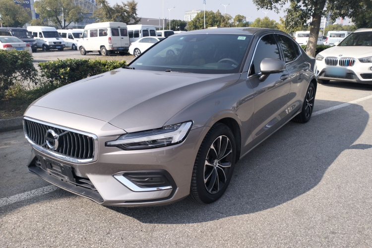 沃尔沃S60 2022款 B4 智逸豪华版车身外观1