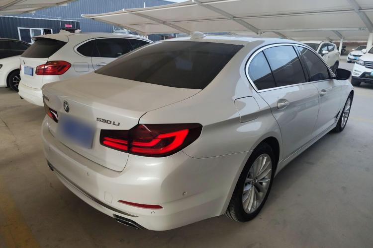 宝马5系 2019款 改款 530Li 领先型 豪华套装车身外观7