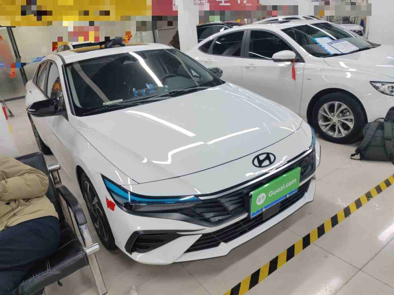 车辆右前45度外观展示