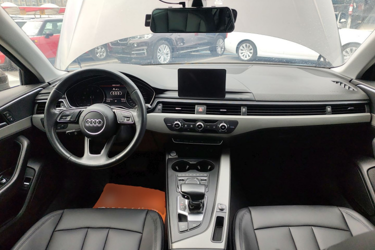 奥迪A4L 2019款 40 TFSI 进取型 国VI中控内饰7002