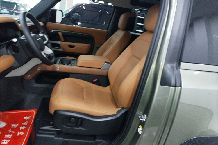 路虎卫士 2023款 90 3.0T P400 暗黑特别版中控内饰19