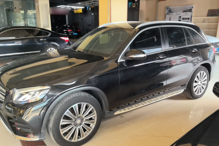 奔驰GLC 2017款 GLC 260 4MATIC 动感型车身外观4