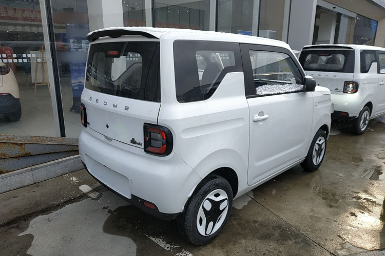 吉利银河 熊猫 2025款 210km 元气熊车身外观7