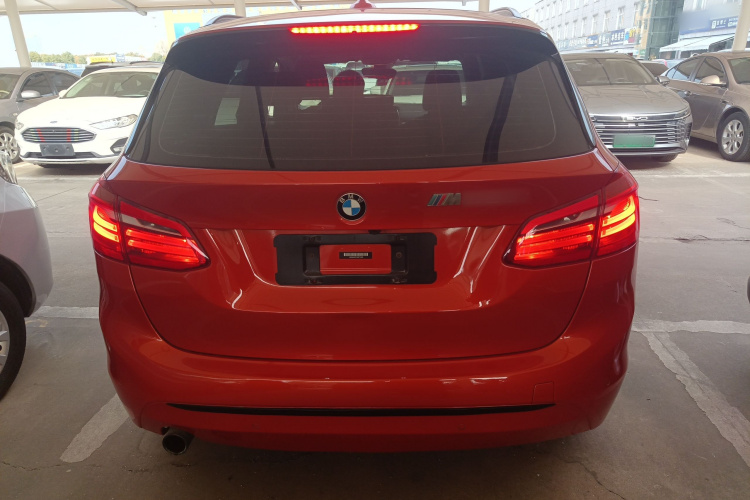 宝马2系旅行车 2016款 218i 运动设计套装车身外观6