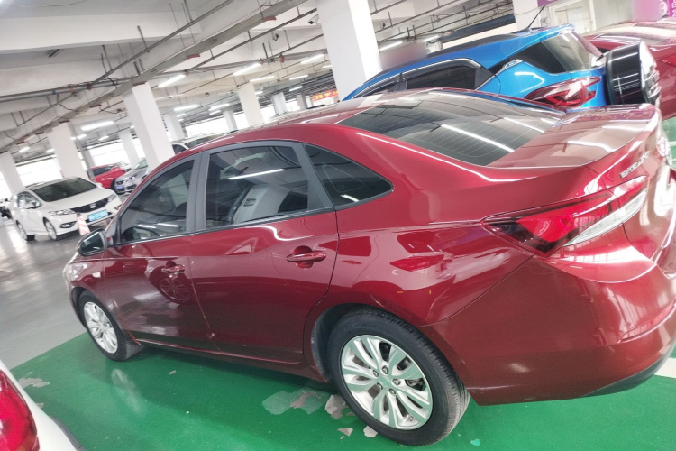 别克 英朗 2021款 改款 典范 1.5L 自动精英型车身外观4