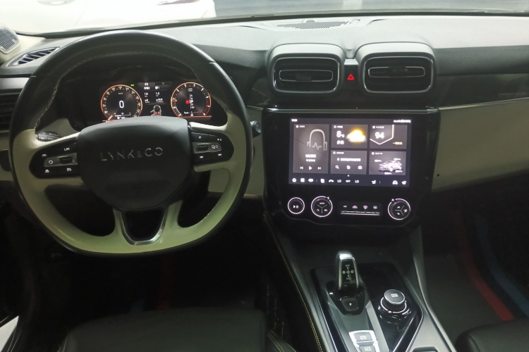 领克02 2022款 2.0TD DCT耀Pro中控内饰12