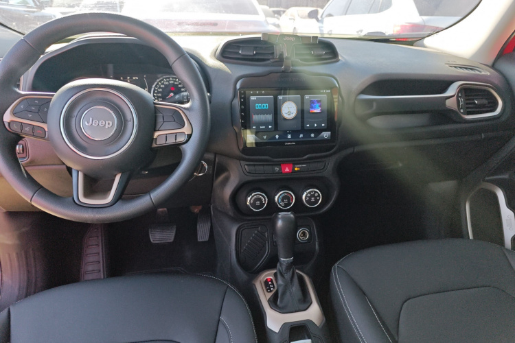 Jeep 自由侠 2016款 1.4T 自动劲能版中控内饰12