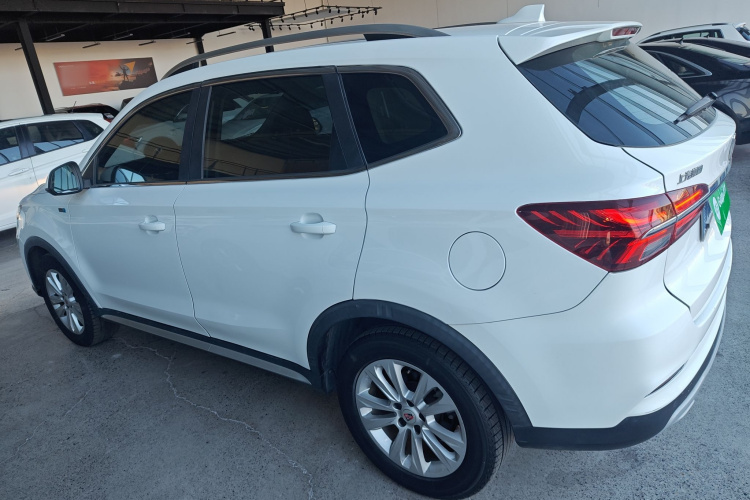 荣威RX5 2018款 20T 两驱手动旗舰版车身外观4