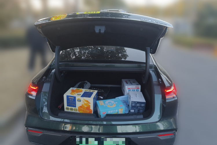 吉利银河 银河星耀8 2025款 130km EM-i 尊贵版中控内饰23