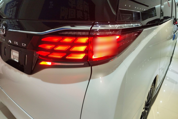 丰田 埃尔法 2024款 双擎 2.5L 尊贵版车身外观9