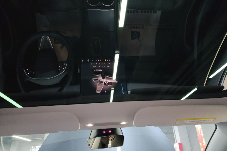 特斯拉 Model 3 2023款 后轮驱动版中控内饰22