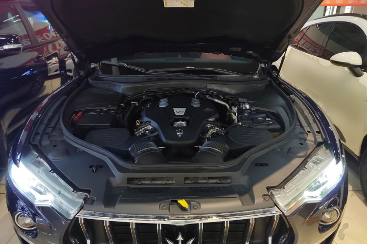 玛莎拉蒂 Levante 2021款 3.0T 标准版机舱底盘24