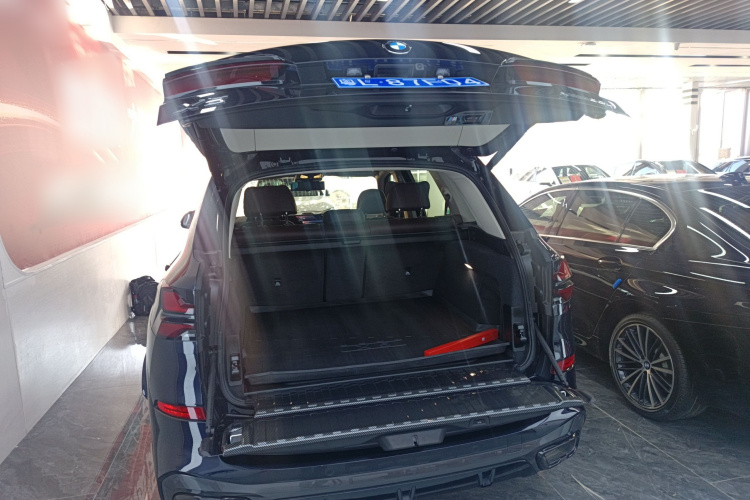 宝马X5 2023款 xDrive 30Li 尊享型M运动曜夜套装机舱底盘23