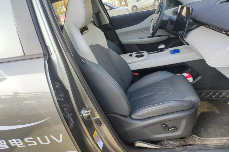 长安UNI-Z新能源 2024款 蓝鲸智电iDD 125km 卓越型局部细节41
