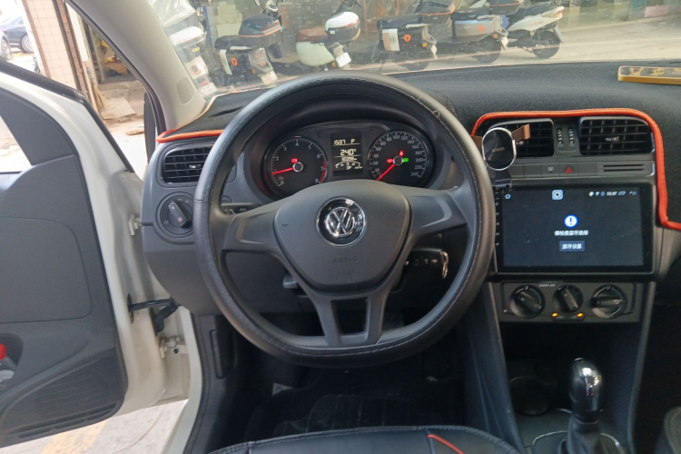 大众 Polo 2016款 1.4L 自动风尚型中控内饰13
