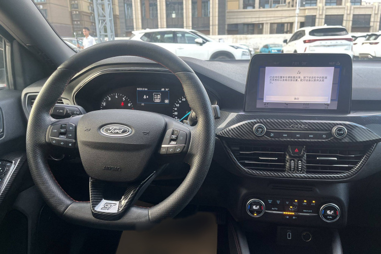 福特 福克斯 2019款 三厢 EcoBoost 180 自动ST Line中控内饰7002