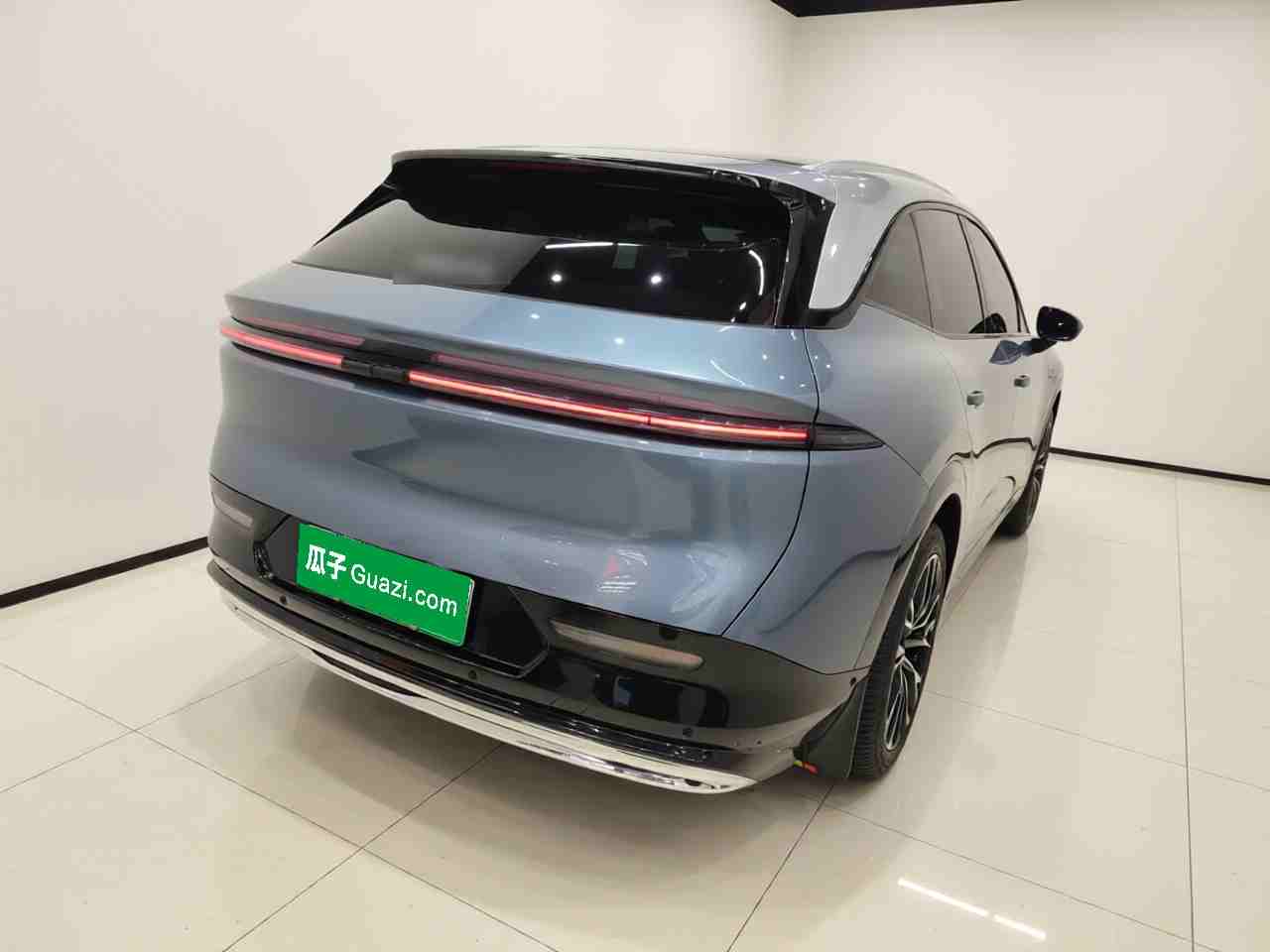 车辆右后45度外观展示